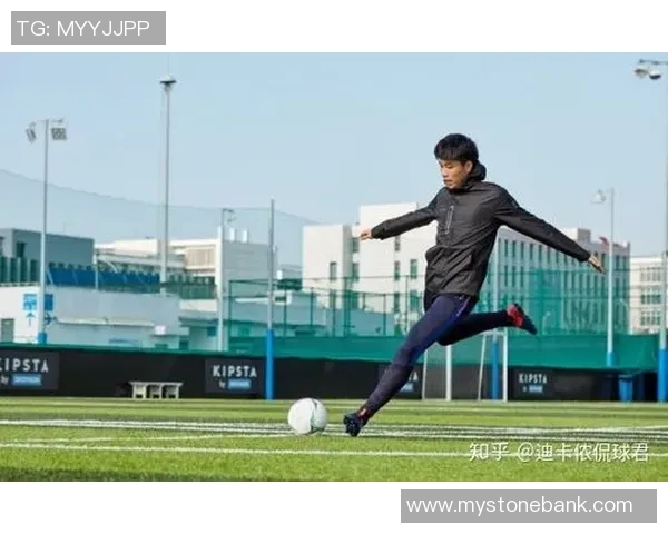 足球明星惊艳瞬间大集合精彩操作视频回顾让你目不暇接的足球技艺展示