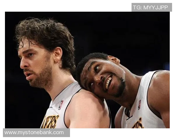 2018年火箭队与活塞队精彩对决全场录像回放回顾与分析