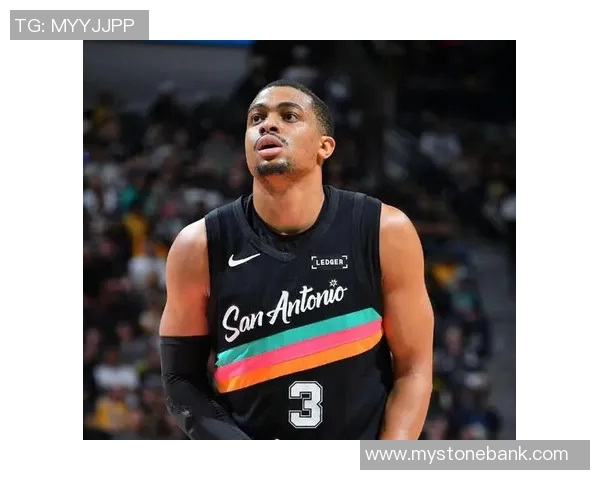 篮球明星米奇的传奇之路与他对年轻球员的影响力探讨