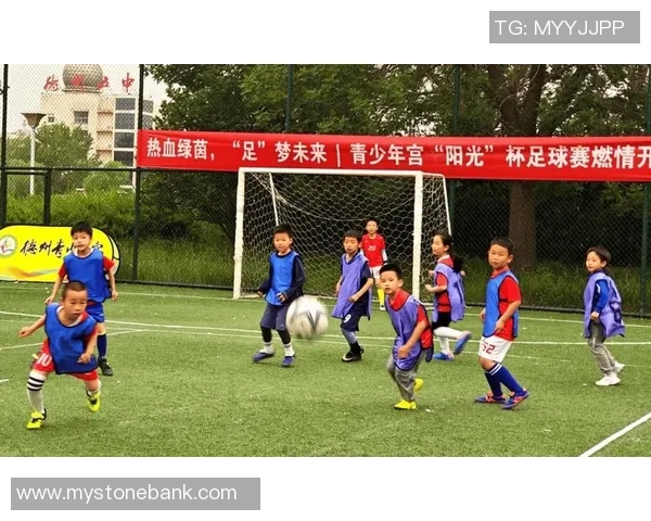 天津儿童足球培训助力青少年成长培养运动精神与团队合作能力